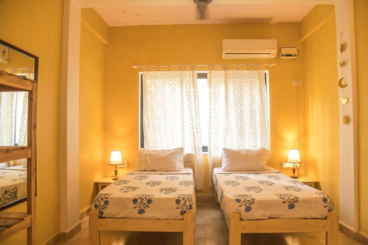 Hotel Coco Moon Morjim Exterior foto