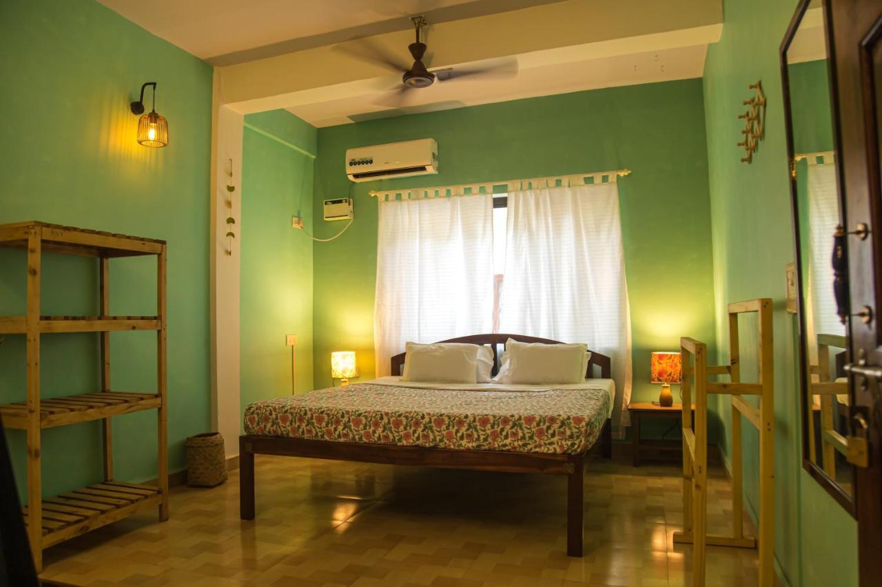 Hotel Coco Moon Morjim Exterior foto