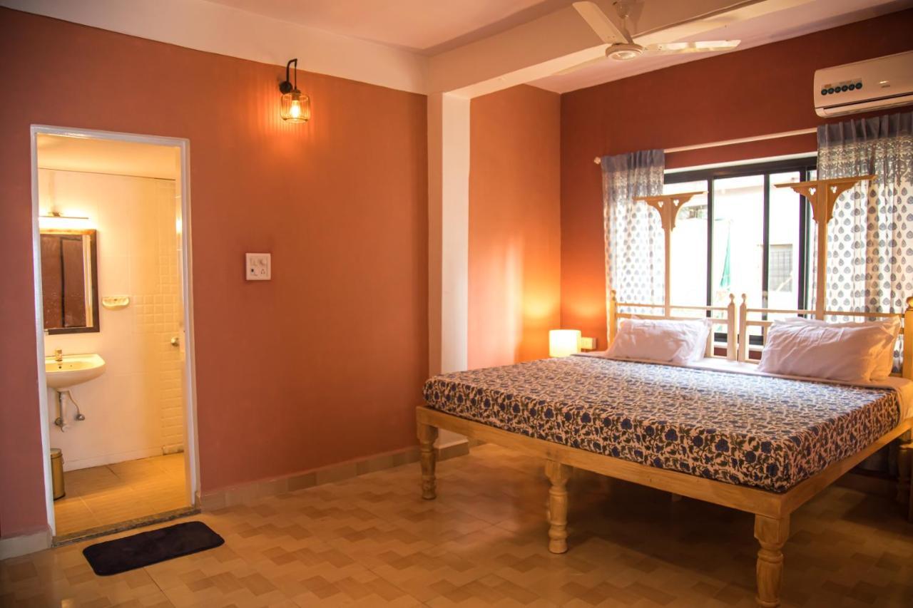 Hotel Coco Moon Morjim Exterior foto