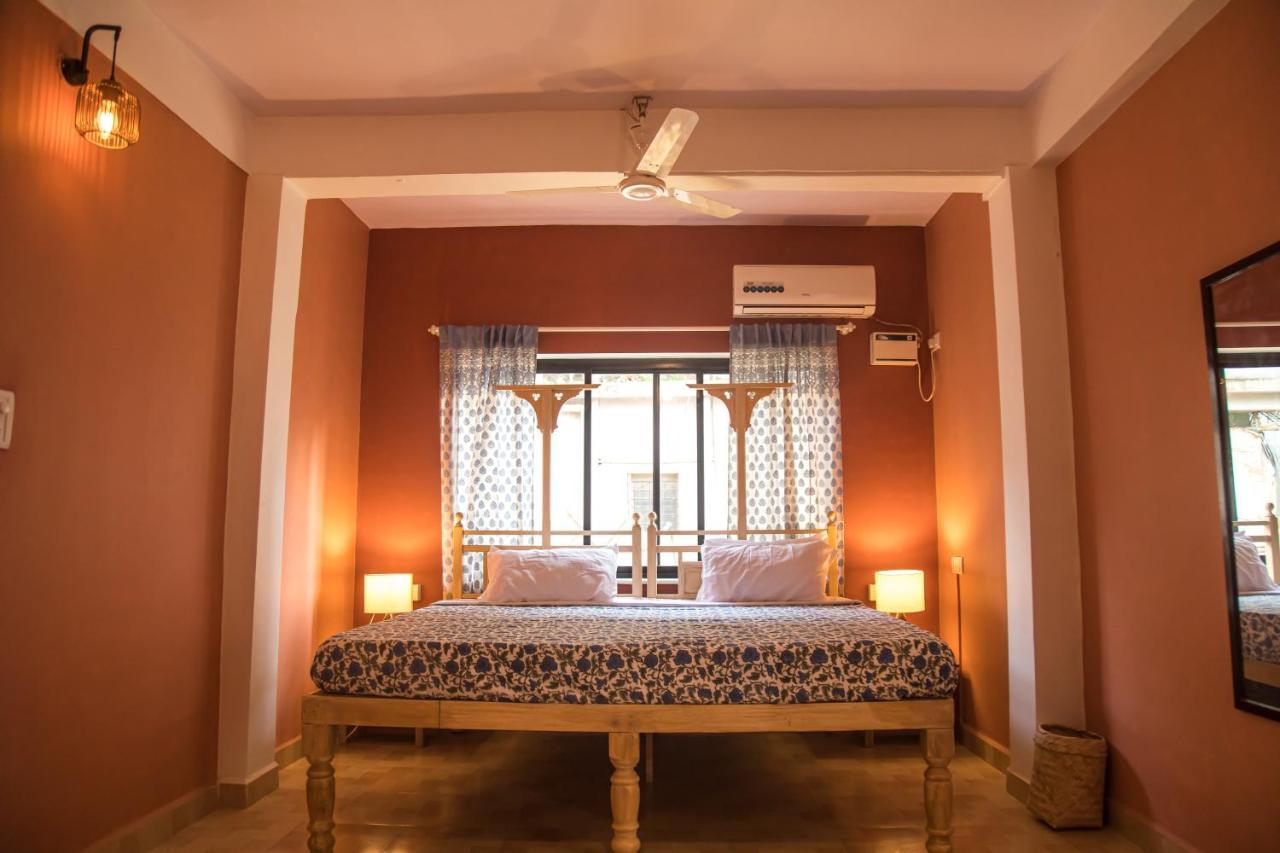 Hotel Coco Moon Morjim Exterior foto