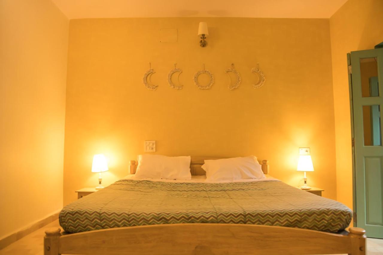Hotel Coco Moon Morjim Exterior foto