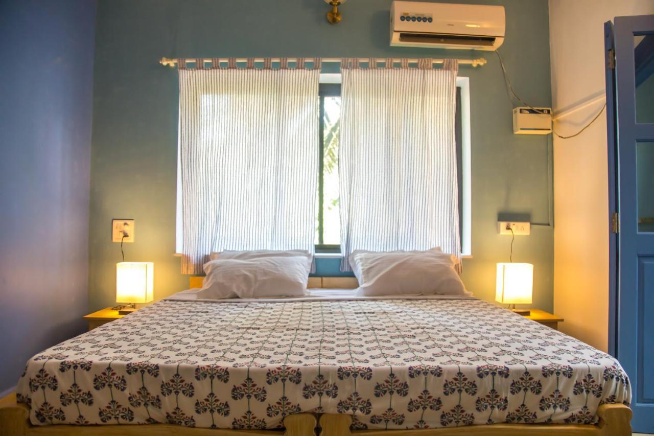 Hotel Coco Moon Morjim Exterior foto