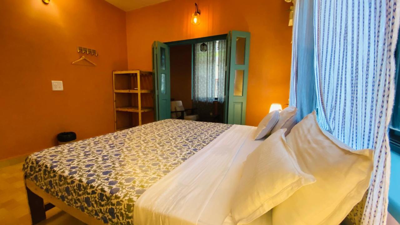 Hotel Coco Moon Morjim Exterior foto