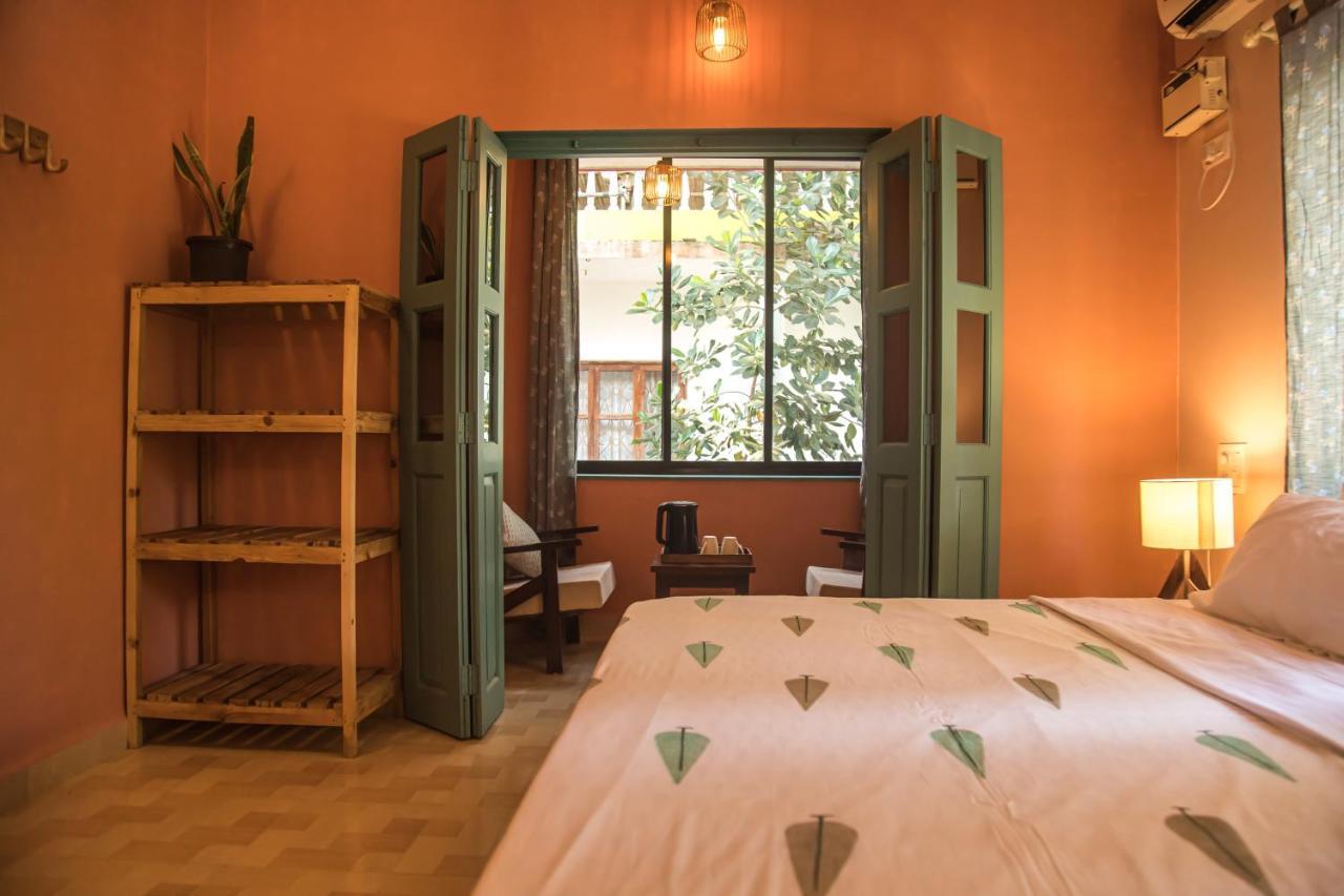 Hotel Coco Moon Morjim Exterior foto