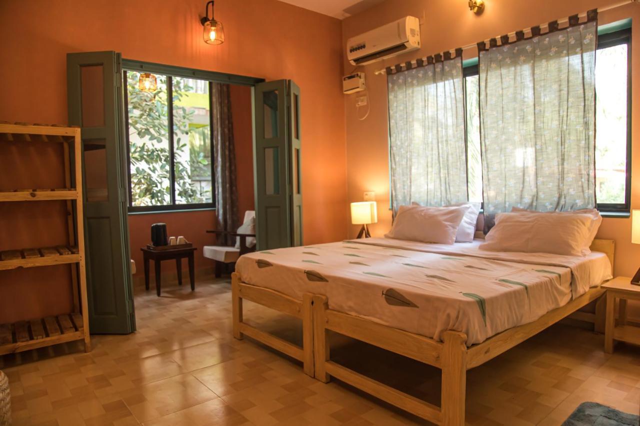 Hotel Coco Moon Morjim Exterior foto