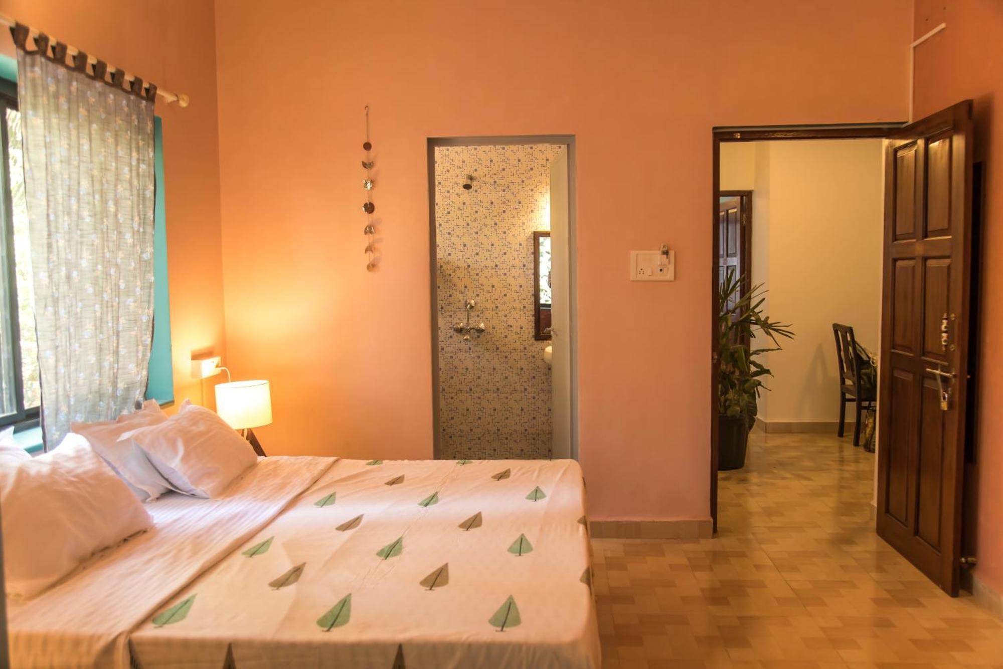 Hotel Coco Moon Morjim Exterior foto