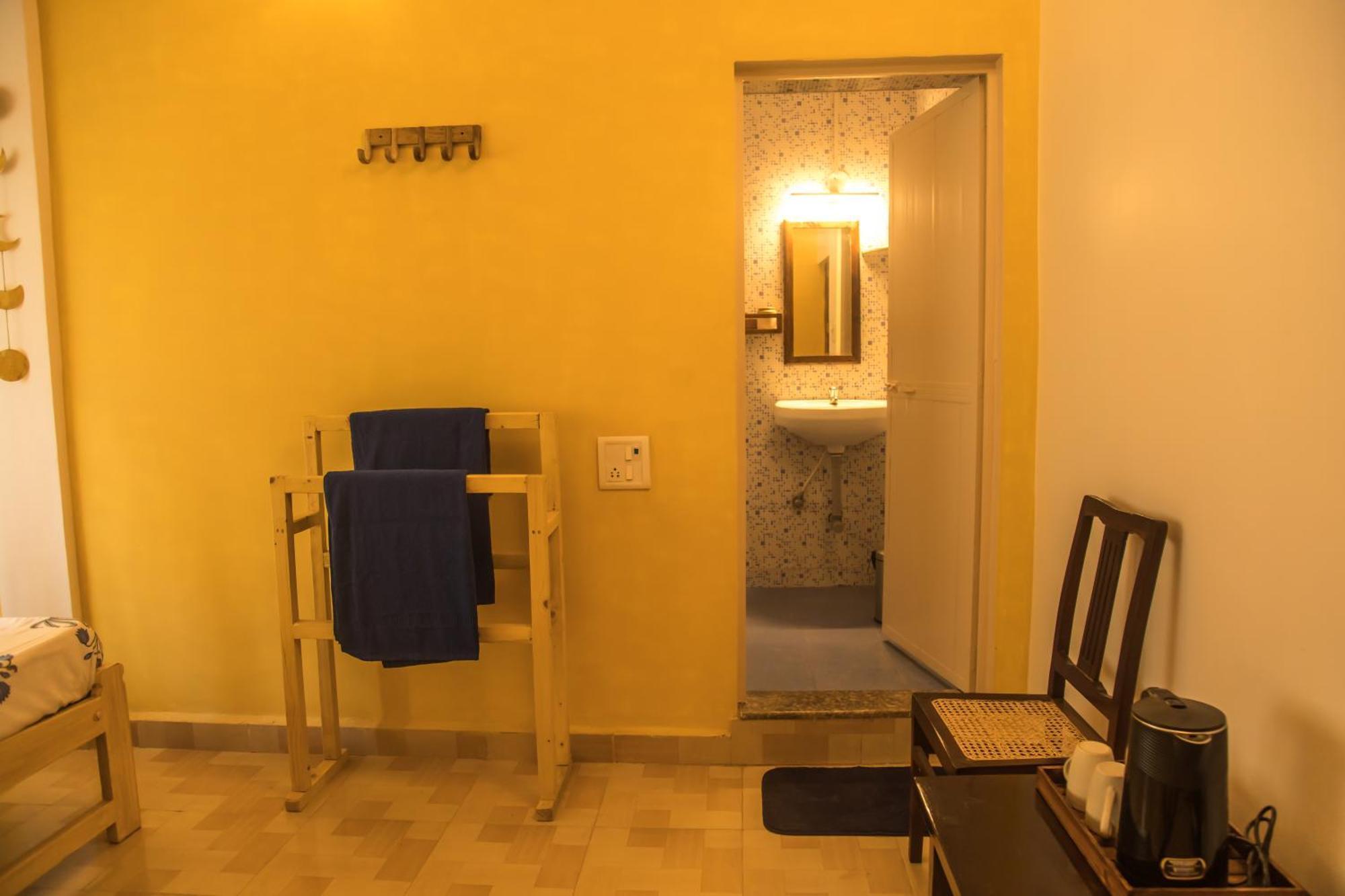 Hotel Coco Moon Morjim Exterior foto