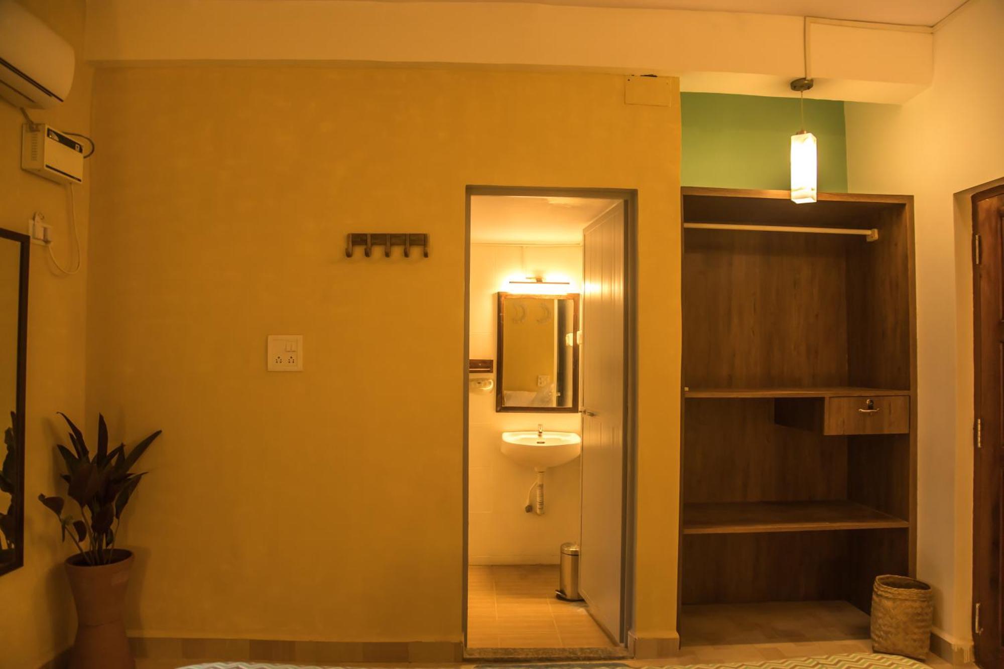 Hotel Coco Moon Morjim Exterior foto